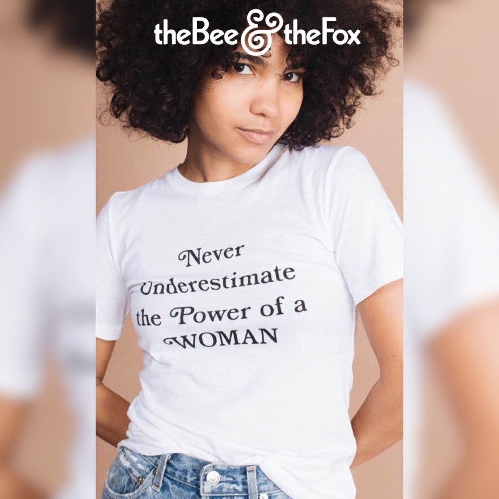 Never Underestimate the Power of a Women t-Shirt